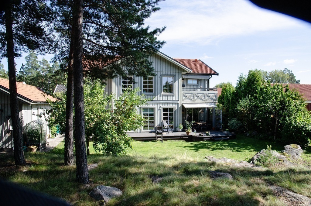 The house and the garden