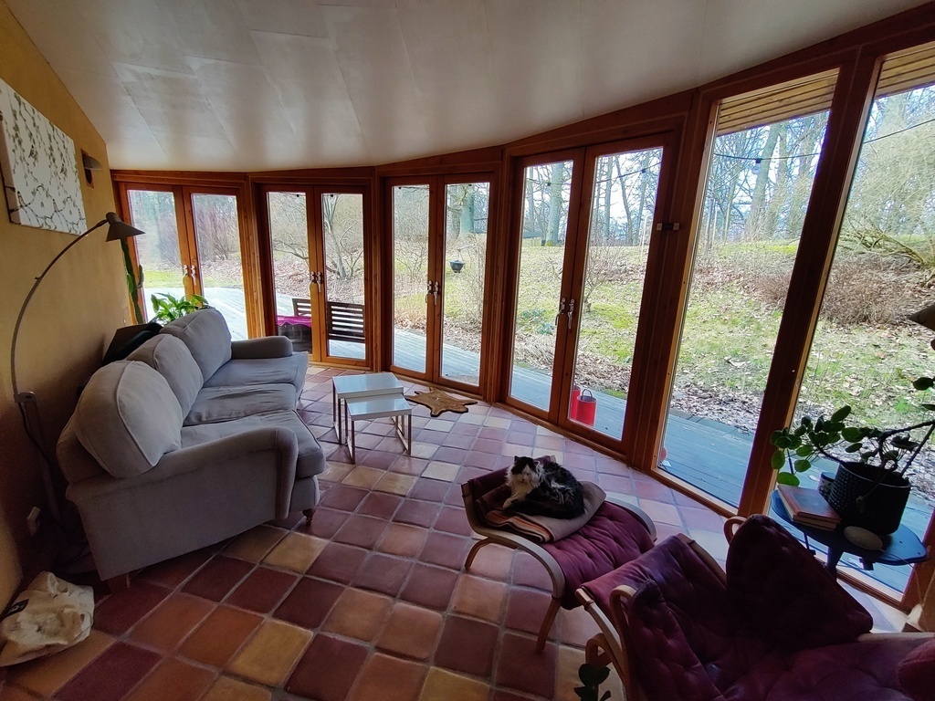Room in the back of the house with a view of the garden. If you´re lucky you may see a deer passing by.