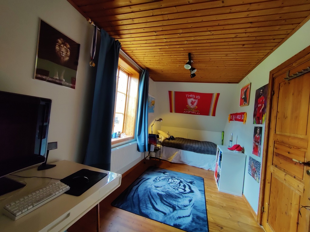 Cosy bedroom with a 120 cm bed. 