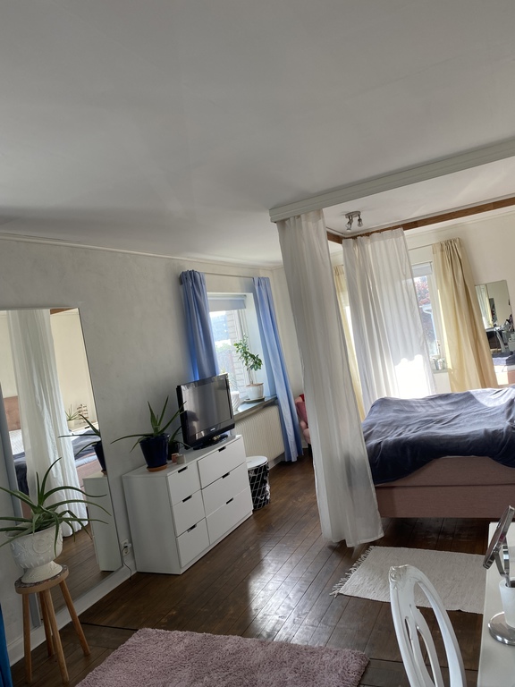 Master bedroom connected to the balcony 