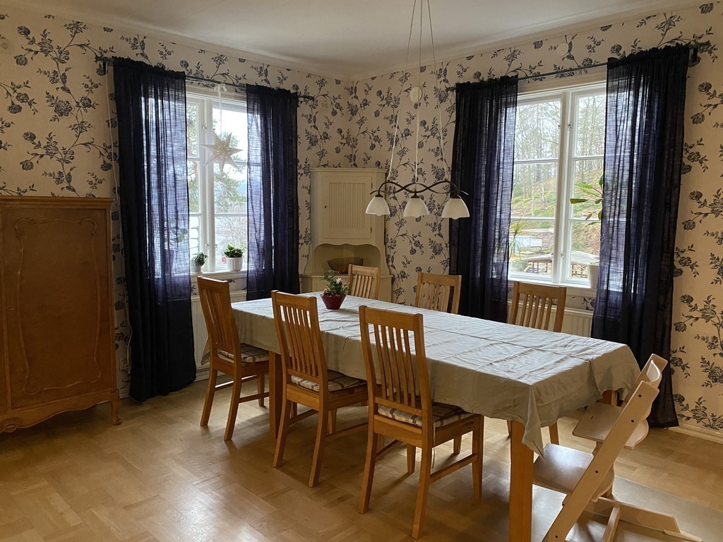 Dining area in open plan dining/living room