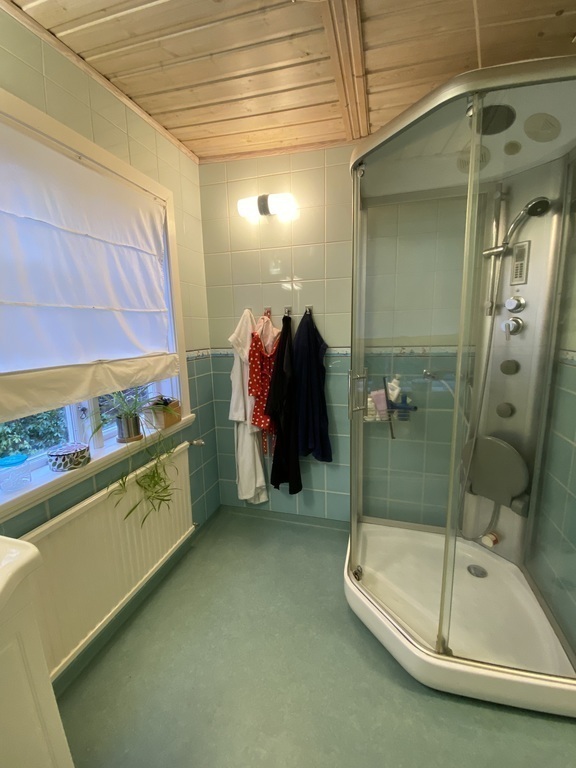 Upstairs bathrooom shower