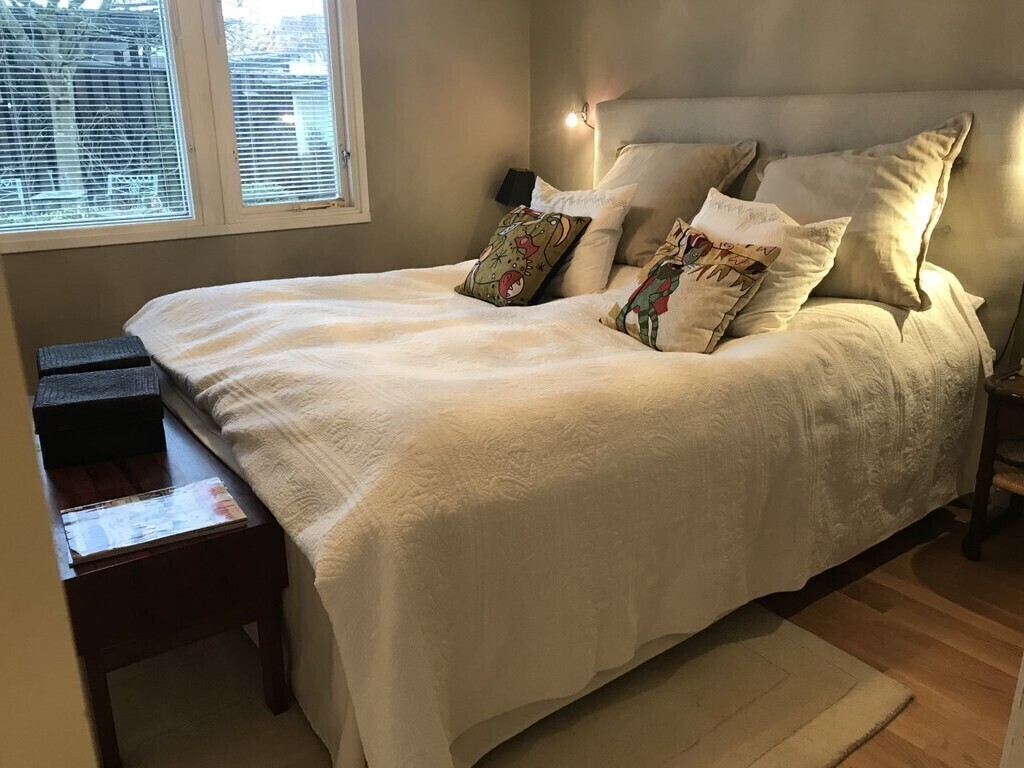 Bedroom with doublebed (180cm)