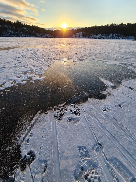 Söderbysjön lake, 15 minute walk from the house