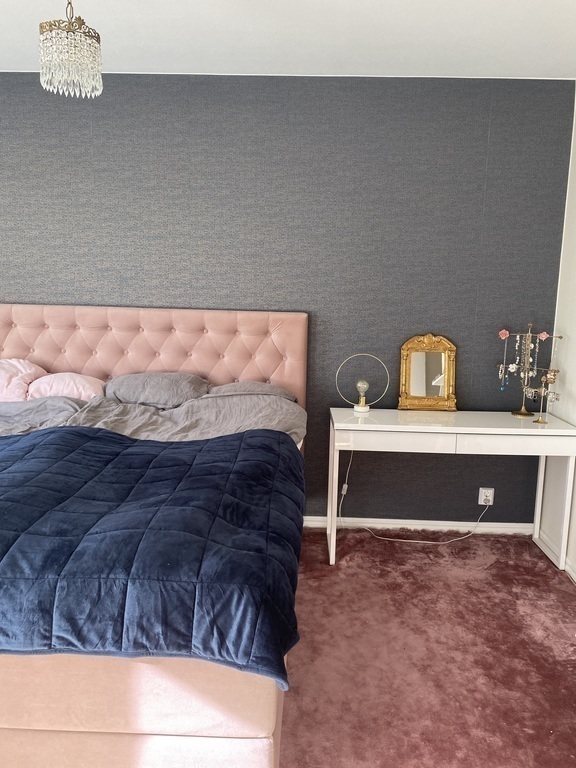 Master bedroom with double bed (180 cm) 