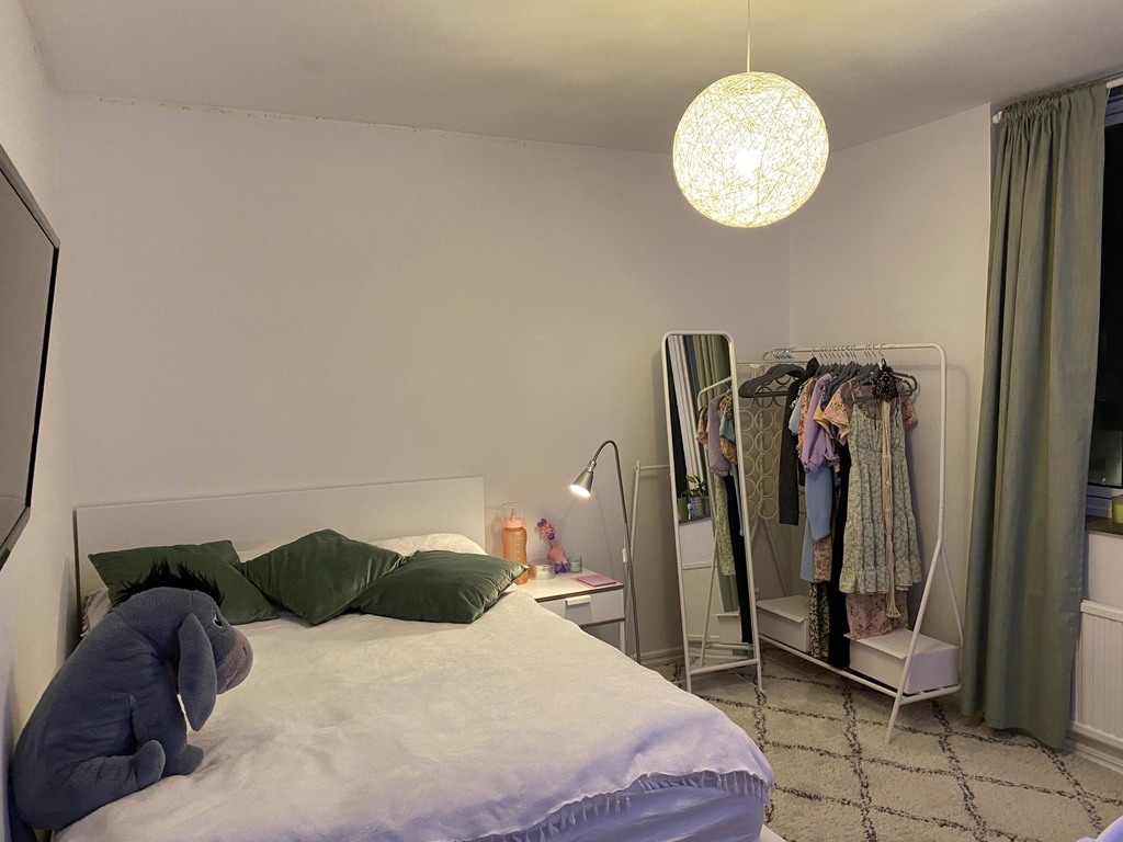 Second bedroom with a 140 cm bed