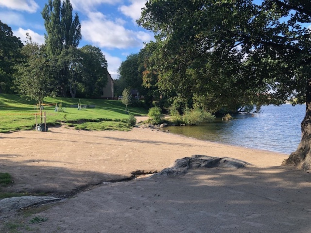 The beach at Långholmen.