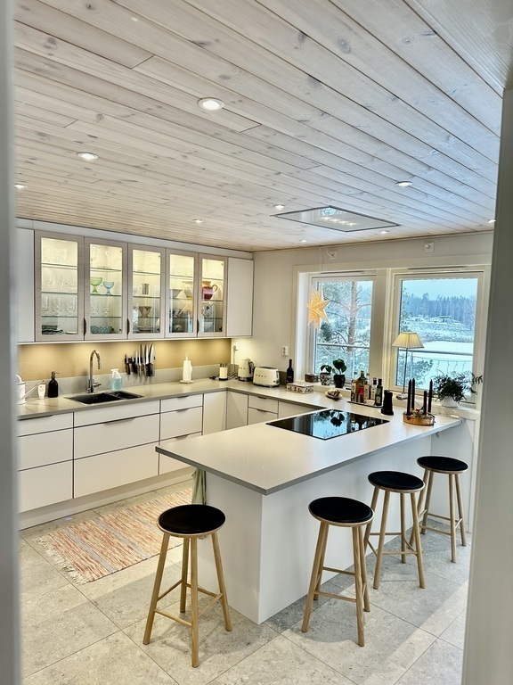 The kitchen with access to the terrace