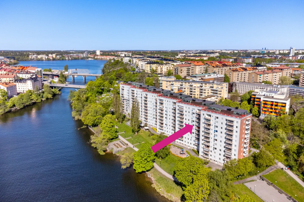 Arrows marks location of the flat