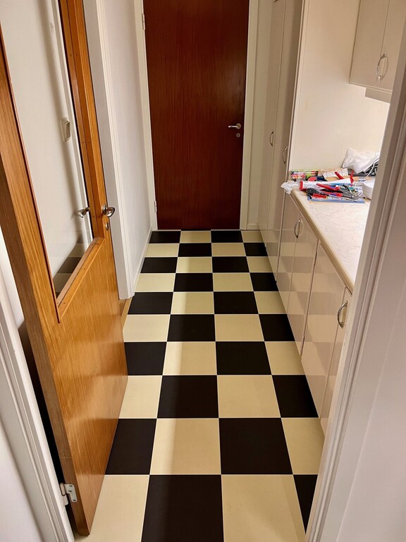 Small hall between living room and separate kitchen area