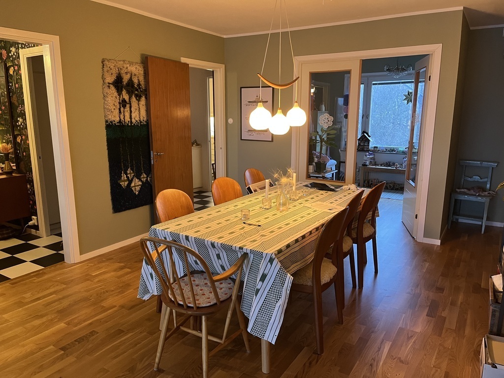 Dining area with seating for 6-8 persons