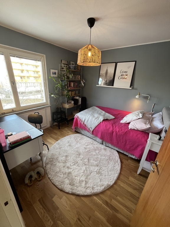 Bedroom with 120 cm bed