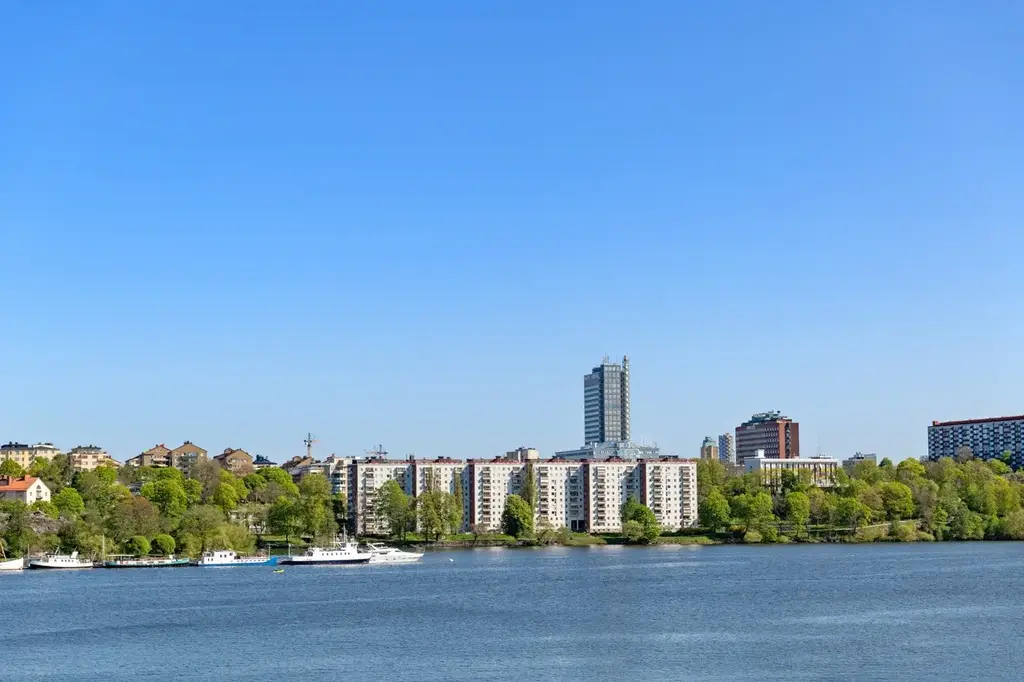 Great seafront location, south bound.