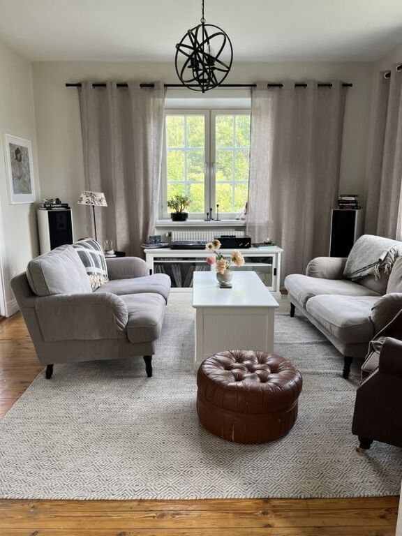 lounge with LP (and a small tv for shorter times)