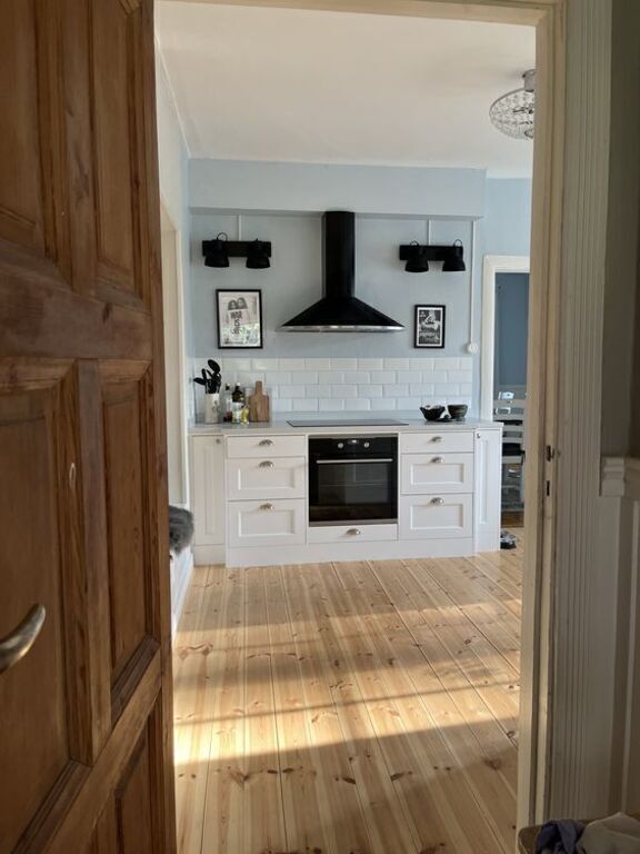 The kitchen is well equipped with a induction cooker and two separate ovens