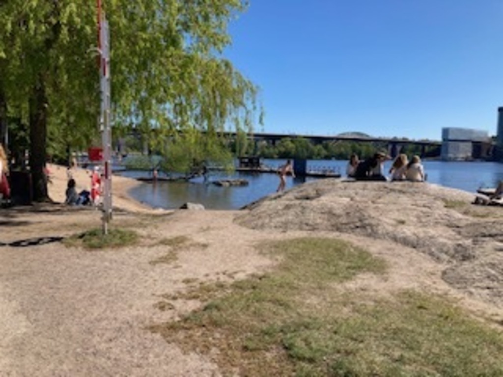 Beach within 5 minutes walk