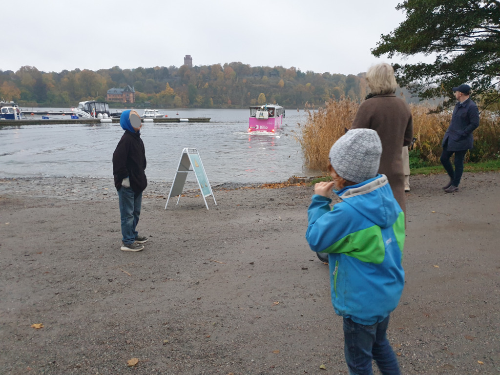 My sister´s sons are looking at Sightseeing. We had been at the Technical museum.