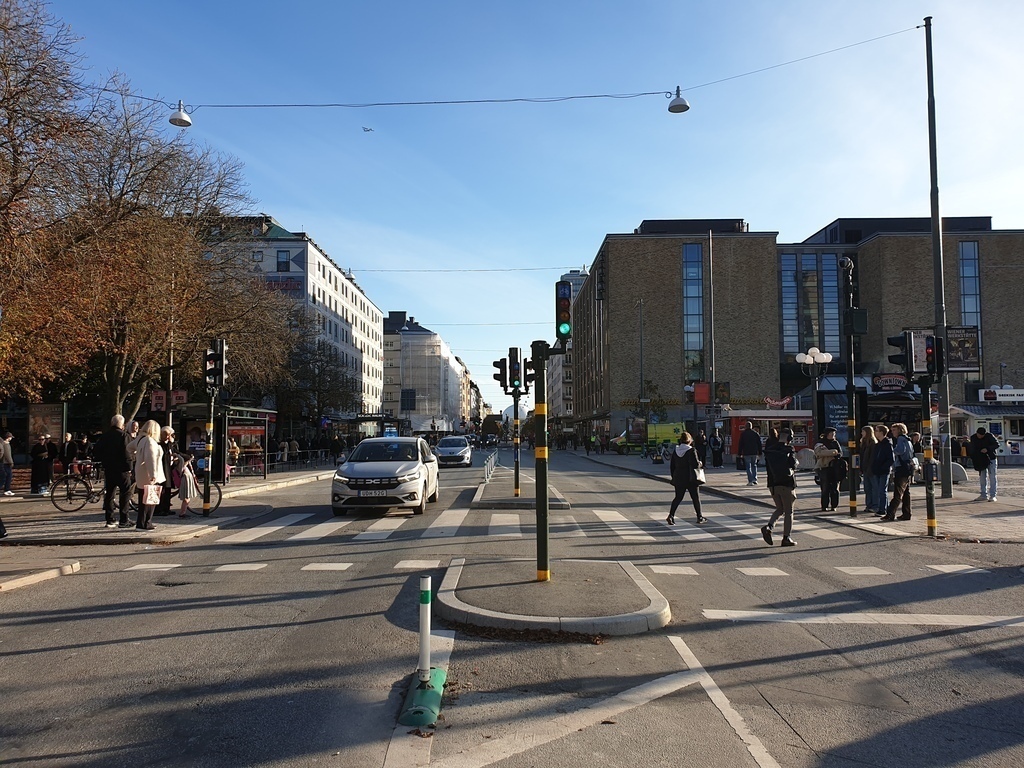Medborgarplatsen. In the house to the right is public pool and library.