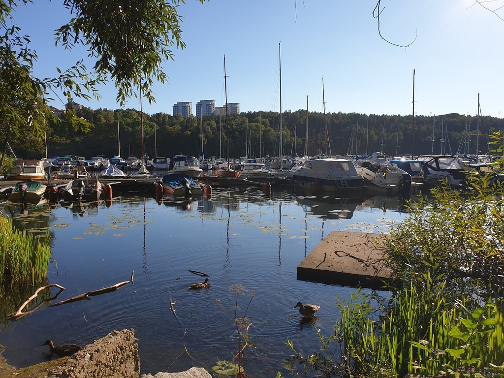 Summer evening at Eriksdal locking south to Årsta.