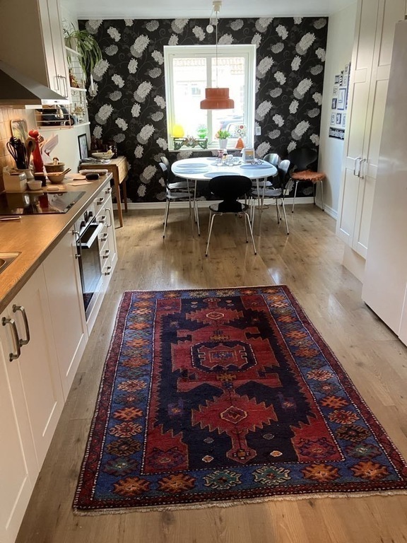 Kitchen with breakfast table