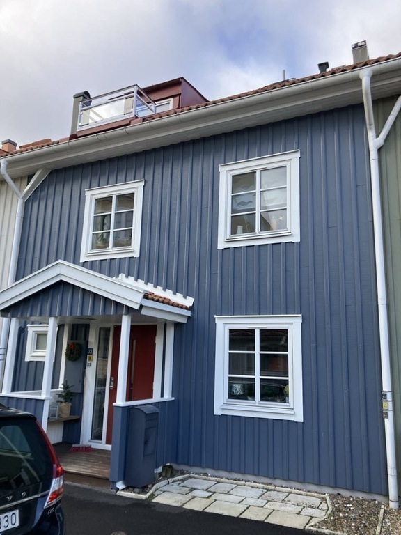 Town house with 3 floors and many rooms