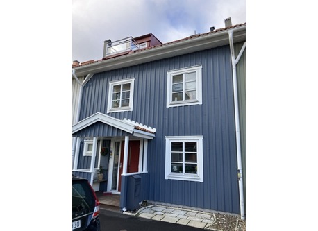 Town house with 3 floors and many rooms