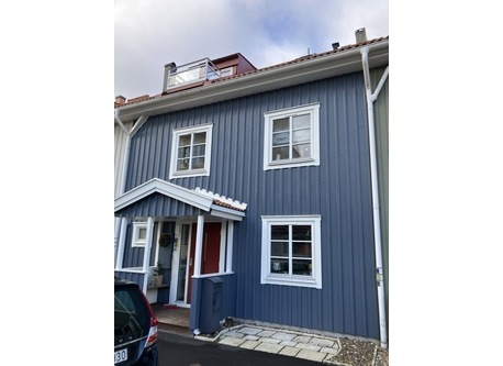 Town house with 3 floors and many rooms