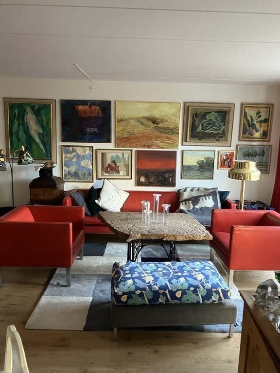 Livingroom with fireplace. Access to the small outdoor-room with table and the sundeck in the court yard.