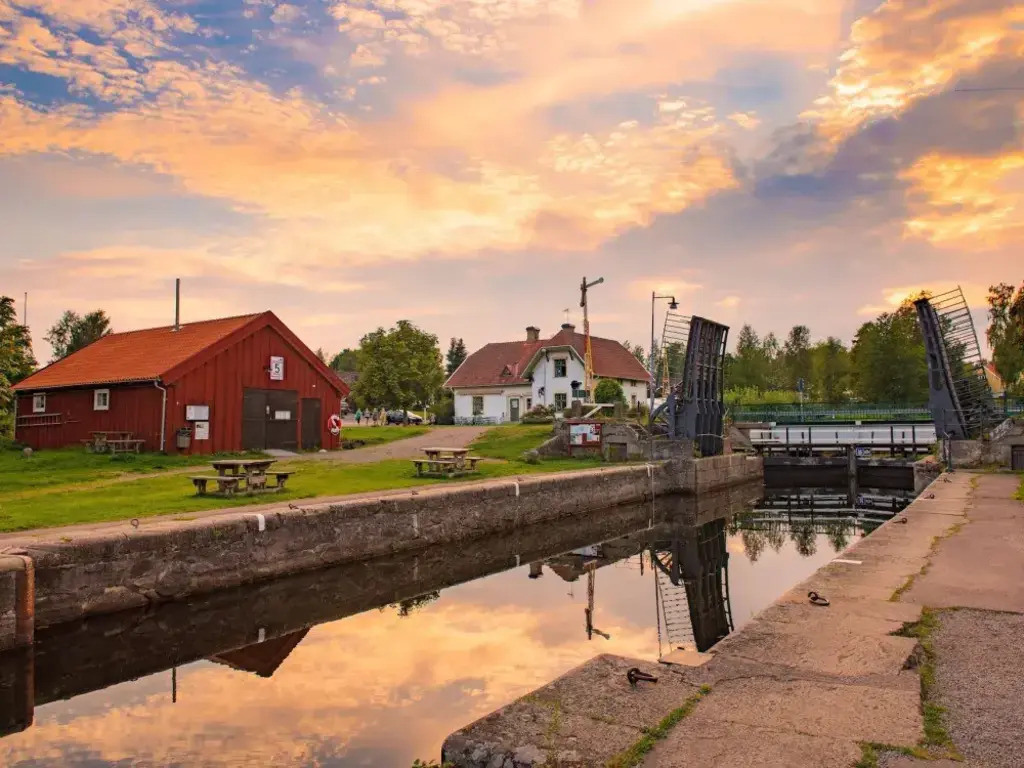 The lock in Forsvik. It is Göta Canal's oldest lock built in 1813. (Photo from www.gotakanal.se)