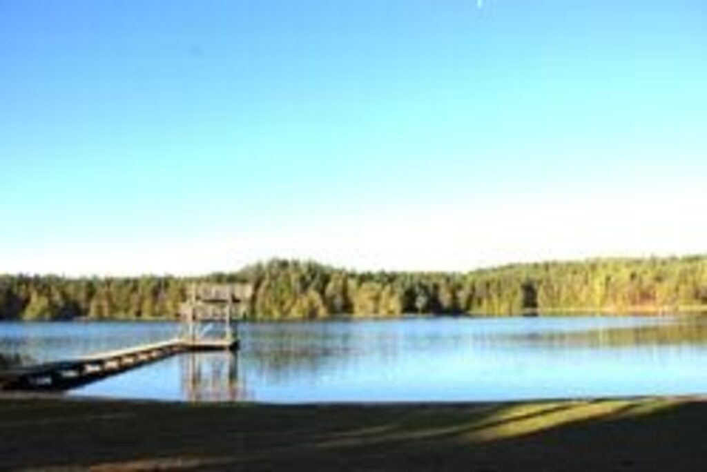 Lilla Havsjön, perfect for an afternoon at the beach. (Photo from www.hokensos.se)