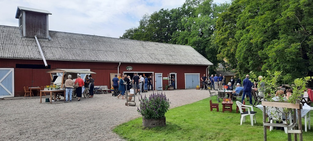 Café at Yan's farm a few kilometers outside the city centre. Open some Sundays during the summer.