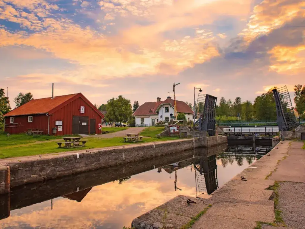 The lock in Forsvik. It is Göta Canal's oldest lock built in 1813. (Photo from www.gotakanal.se)