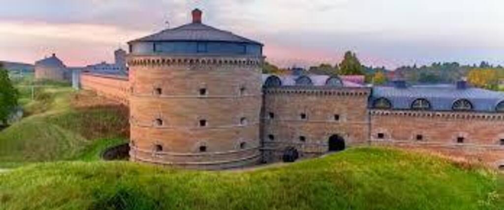 The fortress in Karlsborg. (Photo from www.vastsverige.se)