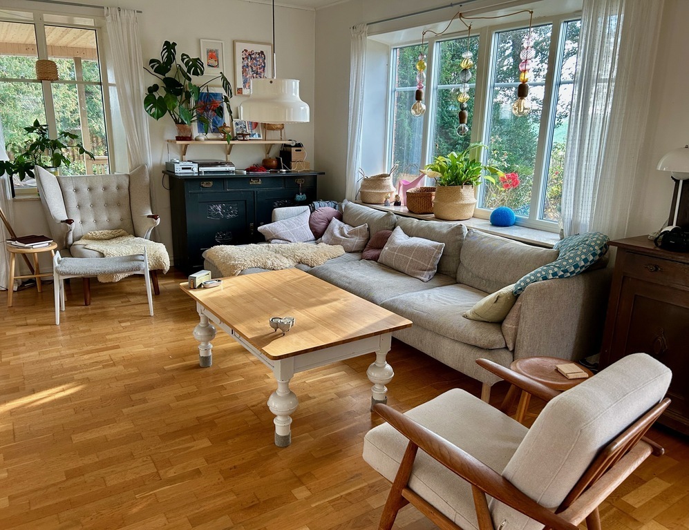 Other side of the livingroom