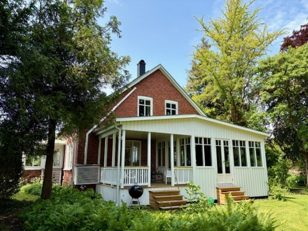 New extension with a nice big porch - perfect for a BBQ and family dinner.