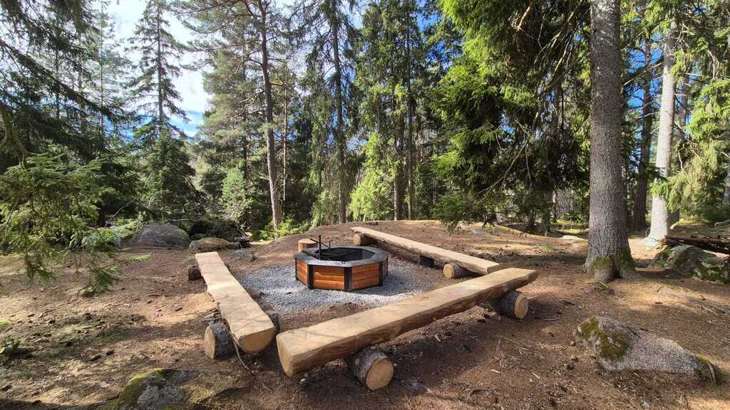 Campfire in Ängbyskogen (500 m)