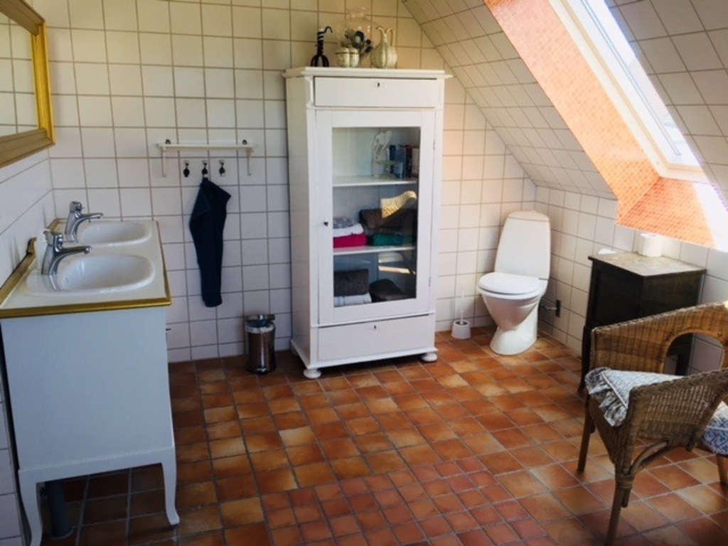 Bathroom second floor