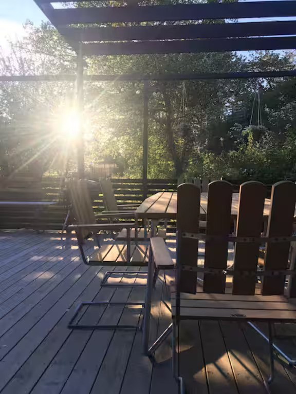 Terrace with table and chairs, plus a grill