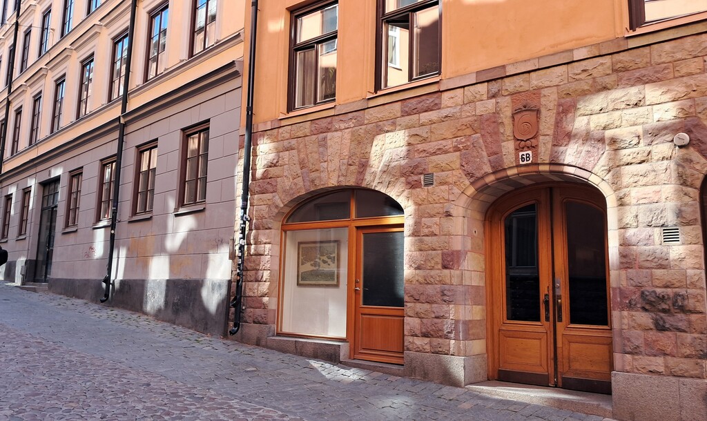Main entrence to the building.