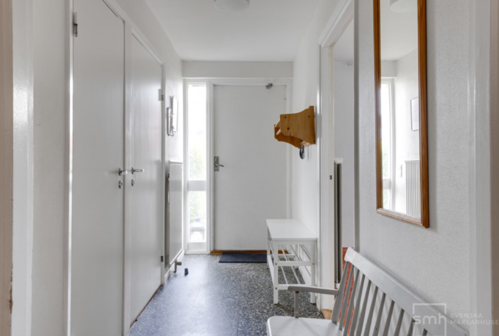 Downstrairs entrance