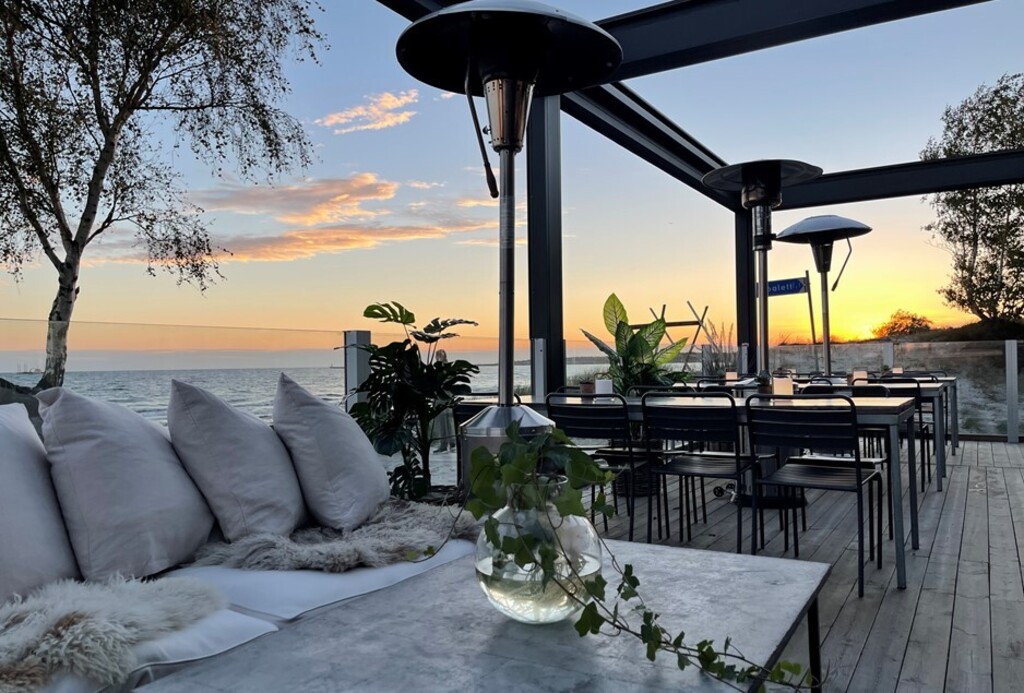 Popular restaurants nearby, here is Strandtugg