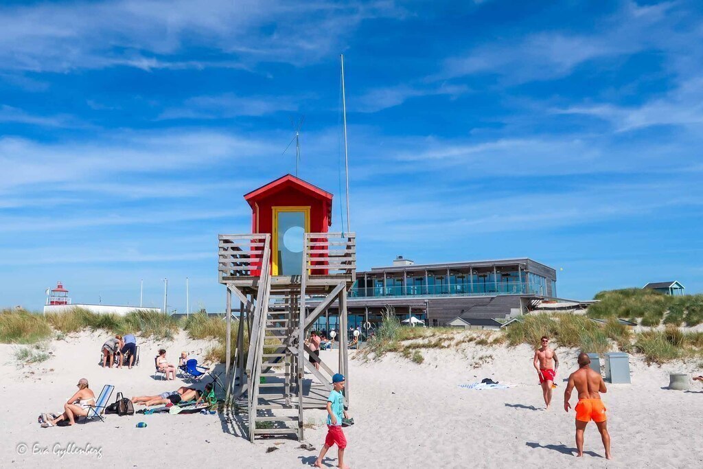 Extraordinary beachwalks for kilometers coral beaches, activities, restaurants, nice marina.  