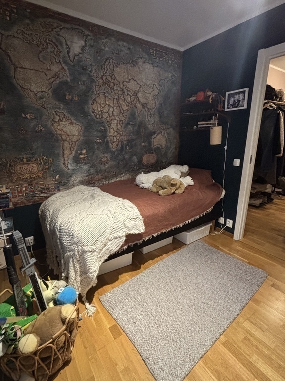 Childs room 1, bed 90 cm. Window towards quiet green area.