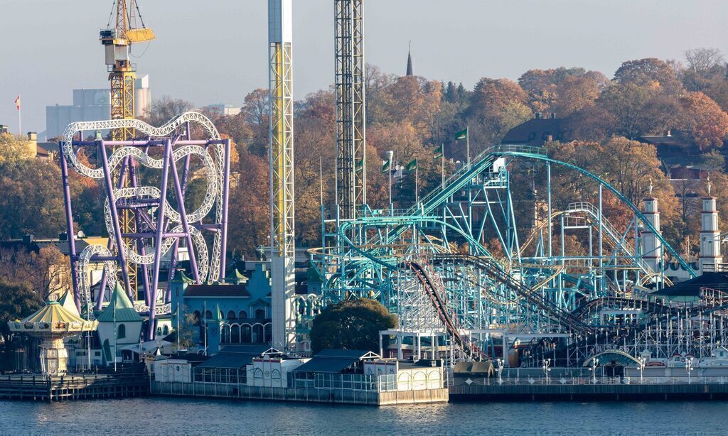 Amusment park in the city. 