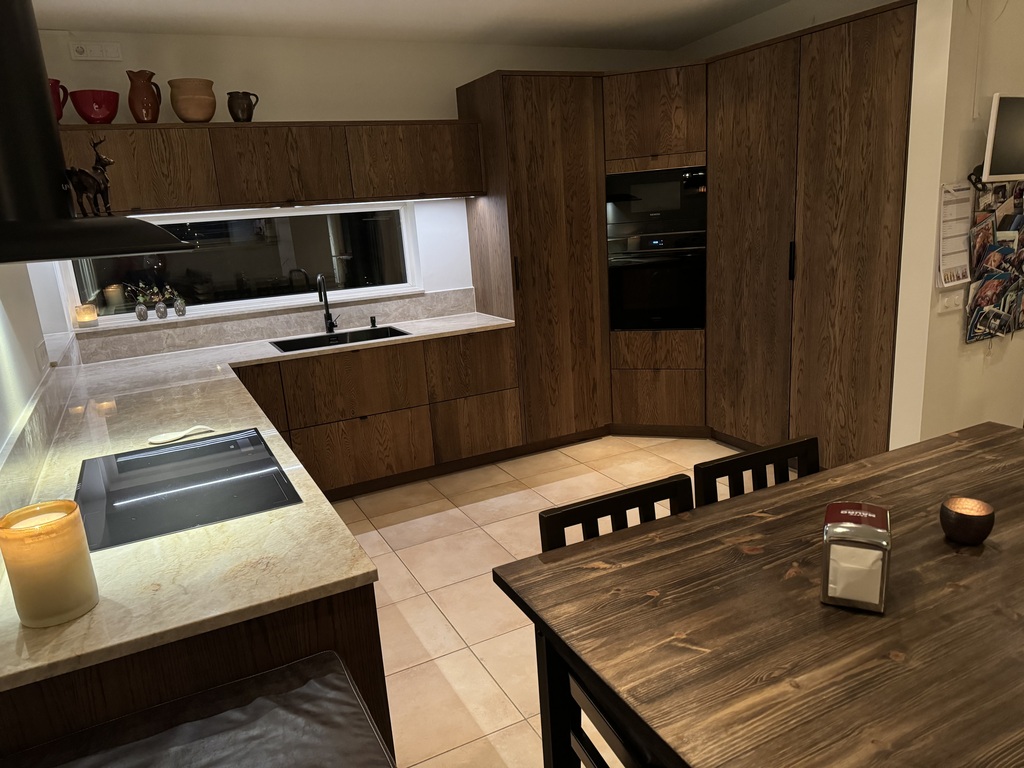 New kitchen from Dec 2023 with dining set