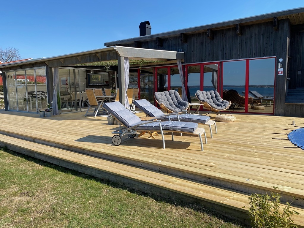 Newbuilt pergola and new deck on the terrace
