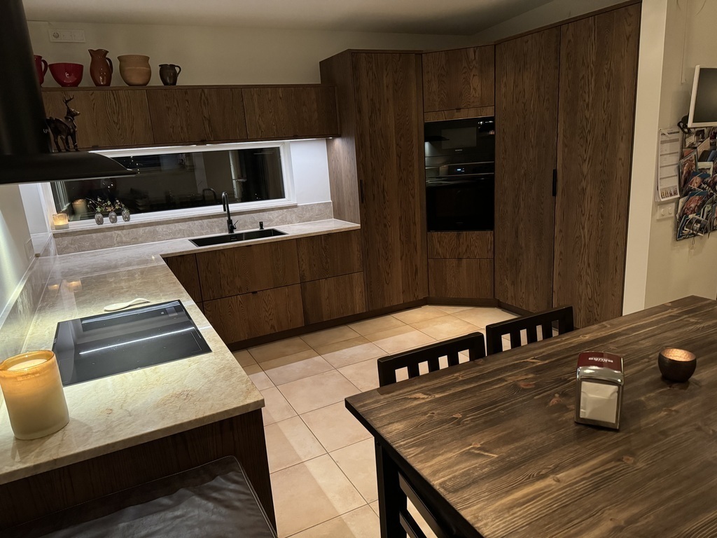 New kitchen from Dec 2023 with dining set