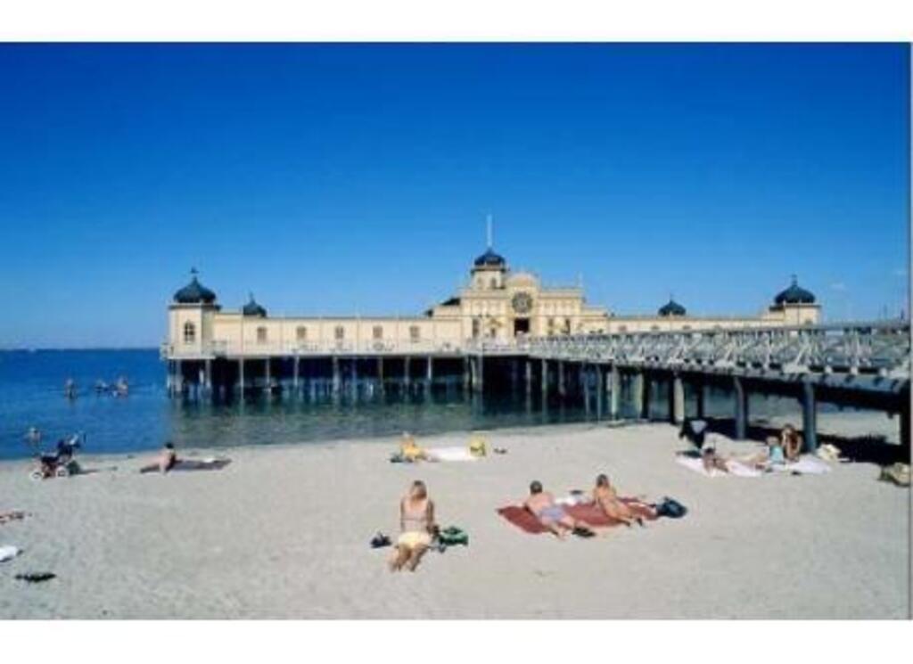 The beautiful "kallbadhuset". Sauna and nude bathing.