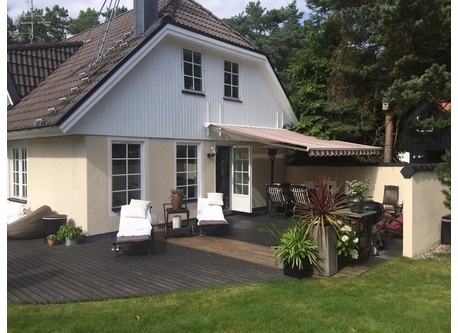 Sundeck with dining place and barbecue