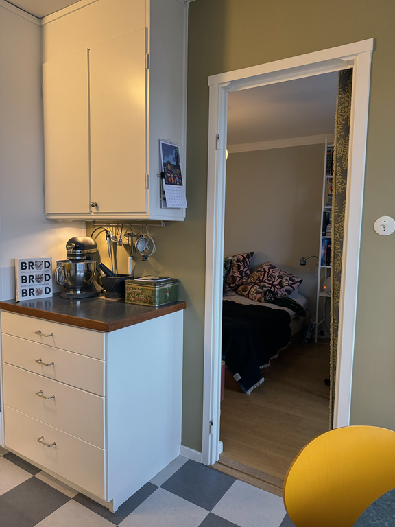 From kitchen towards matersbedroom